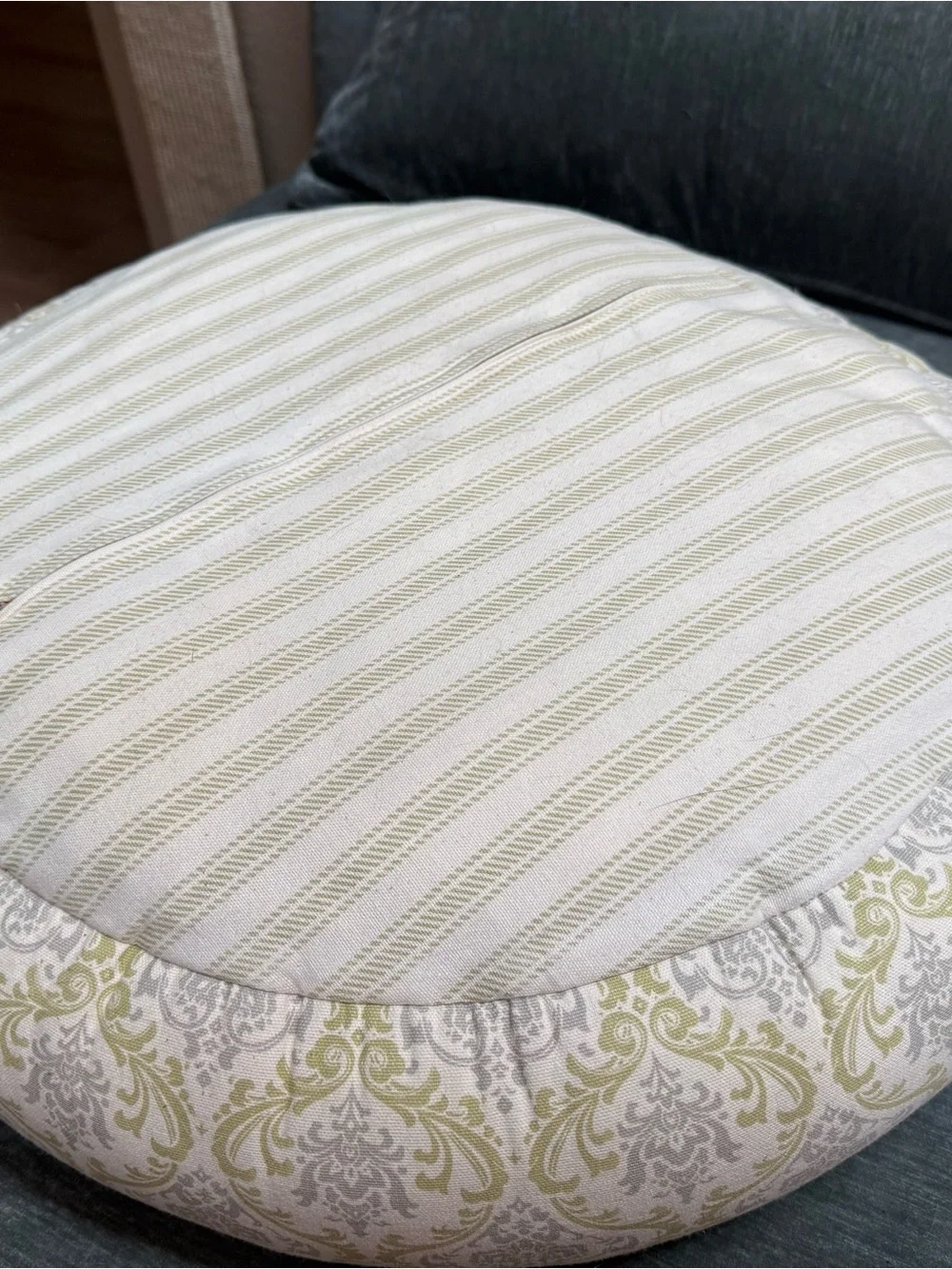 Boutique Round Decorative Pet Bed in Green and Cream